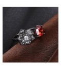 ékszer webshop Fekete virág, rubinpiros kővel díszített gyűrű